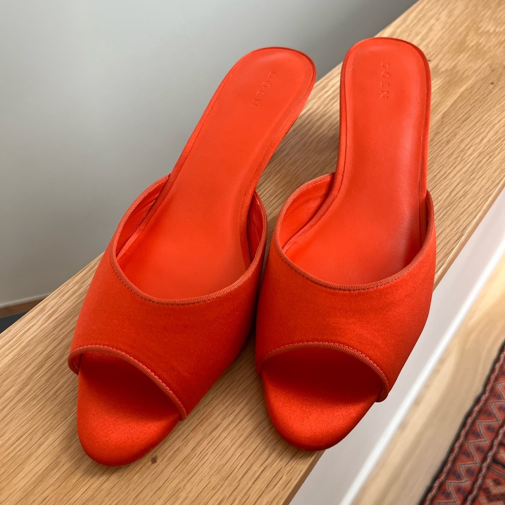 Doen Callie Mule Fuego Satin Size 39 or 8.5 NIB